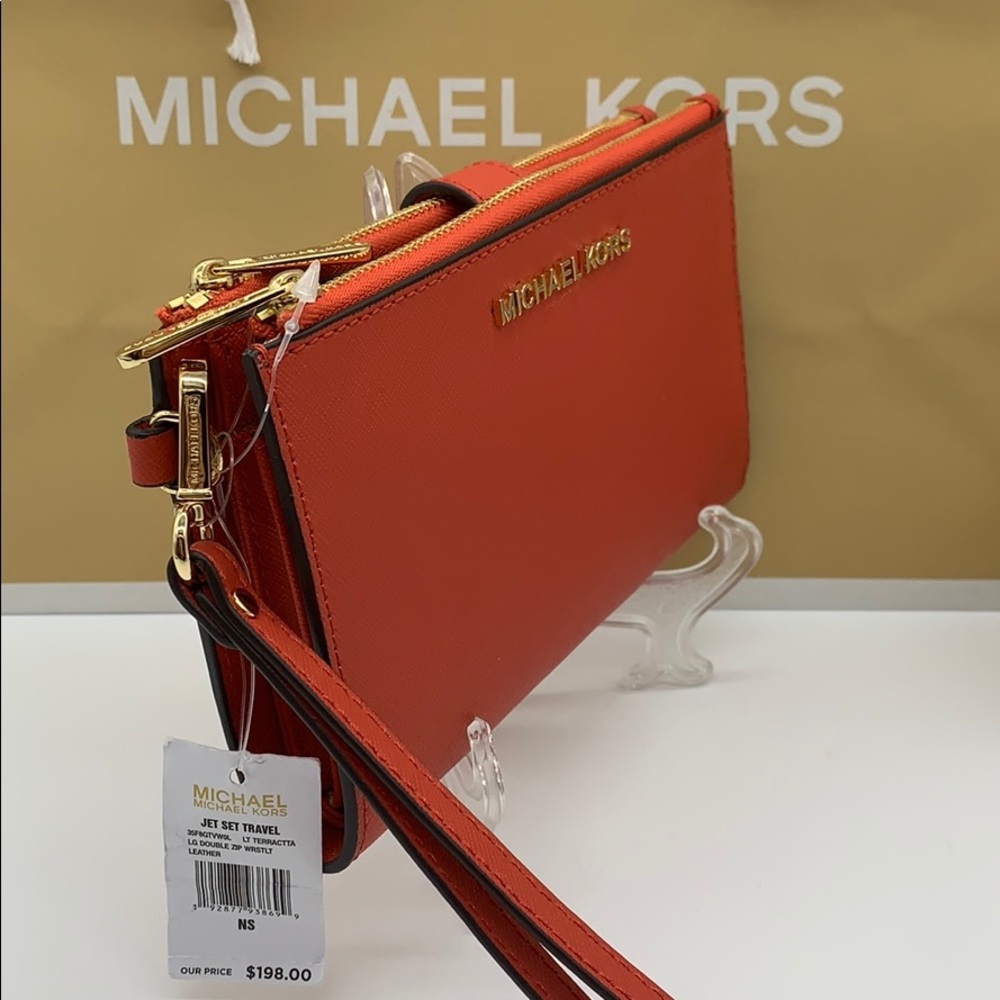 MICHAEL KORS JET SET TRAVEL LG DOUBLE ZIP WRISTLET - Picture 3 of 16